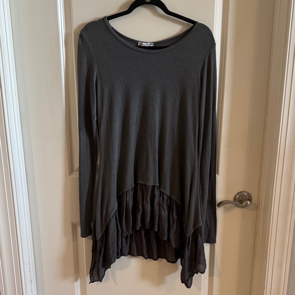 Tempo Paris Charcoal Tunic W/Ruffle Woven Hem - Size M